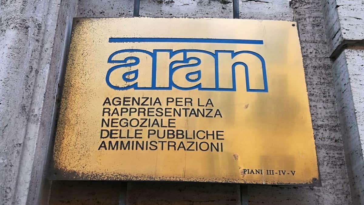 Gli stipendi dei docenti sono gli ultimi nella PA: lo confermano i numeri dell'Aran - ARAN