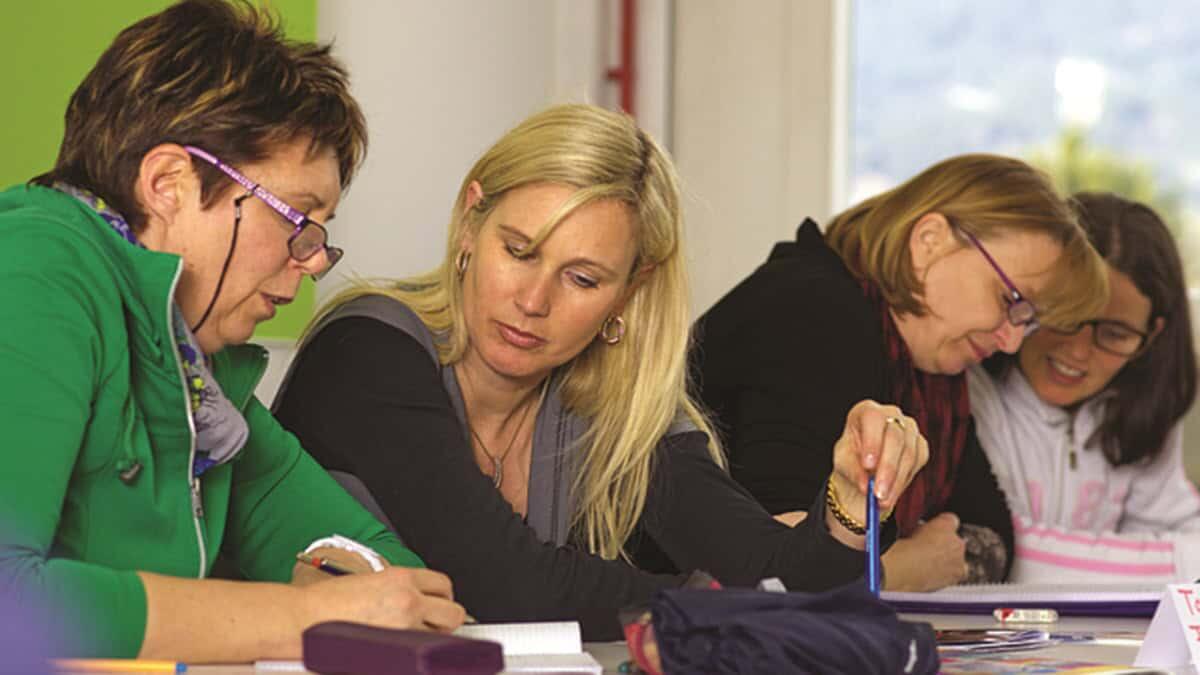 INDIRE TFA sostegno: in arrivo nuove graduatorie per infanzia, primaria e secondaria - Docenti in riunione