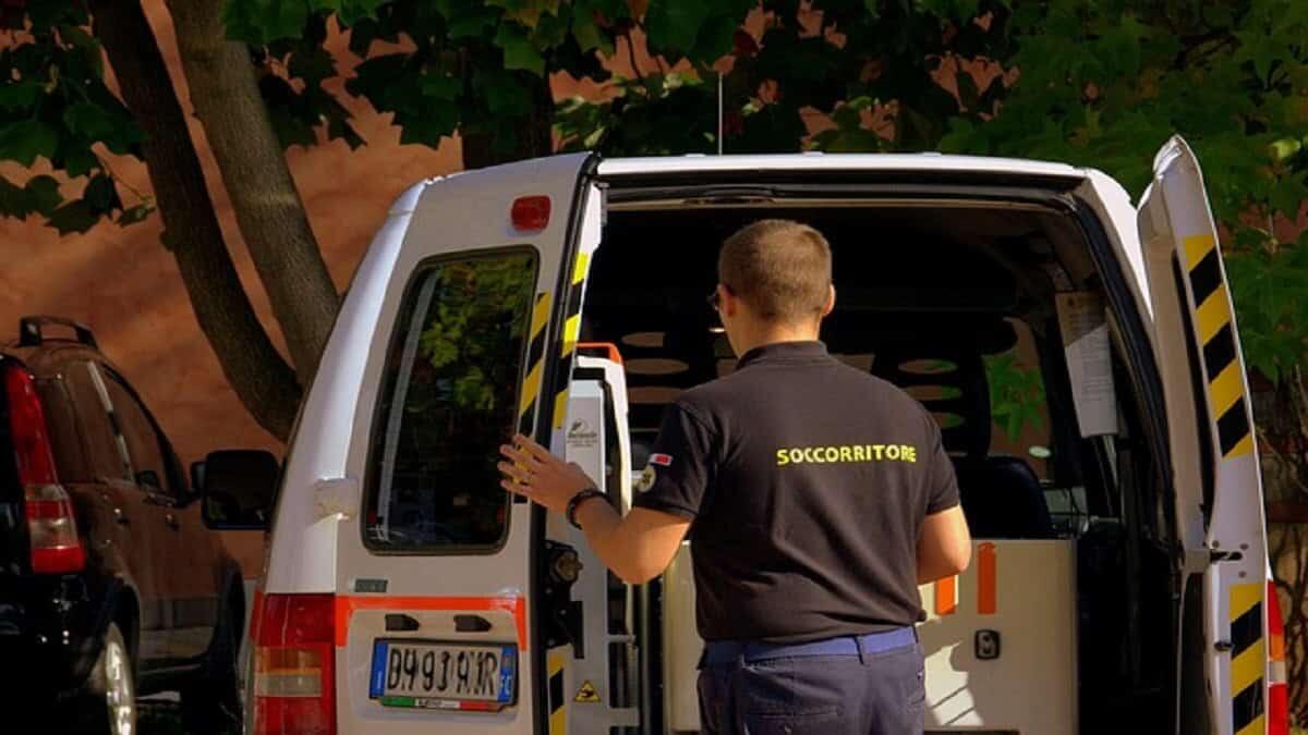 Palermo, pulmino si ribalta con 21 bambini a bordo: tragedia sfiorata, ferita un’educatrice - Soccorso
