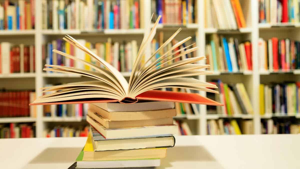 Caro scuola: stangata da 700 euro per le famiglie, quali saranno i costi - 5 libri sulla crescita personale