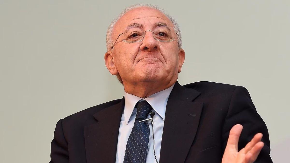 Trasporto pubblico gratuito studenti universitari: De Luca accusa di 'plagio' Cirio - Vincenzo De Luca