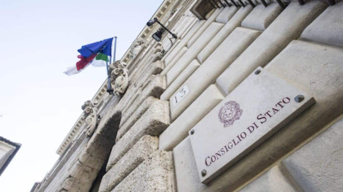 Diplomifici, parità revocata a 4 istituti di Salerno: il CdS annulla la decisione del TAR - Sentenza Consiglio di Stato