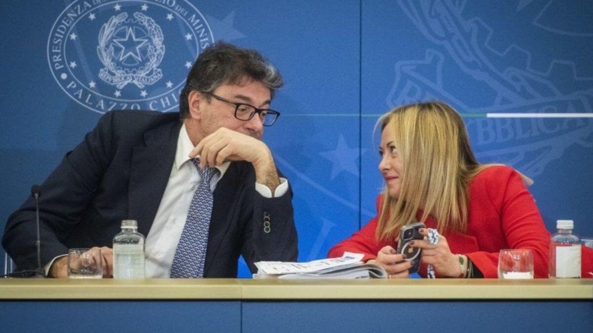 Stipendi, il piano del governo: meno tasse su tredicesima e straordinari? - Giorgetti con Meloni