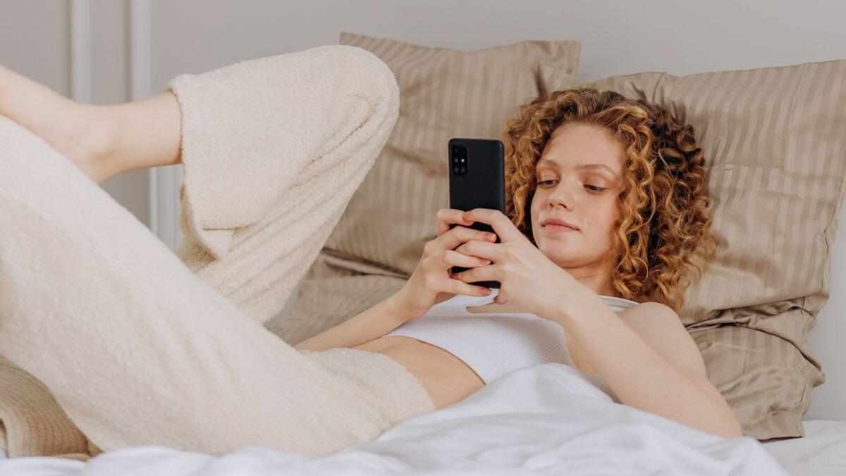 Bed rotting tra studenti: quando il relax digitale diventa isolamento - bed‑rotting