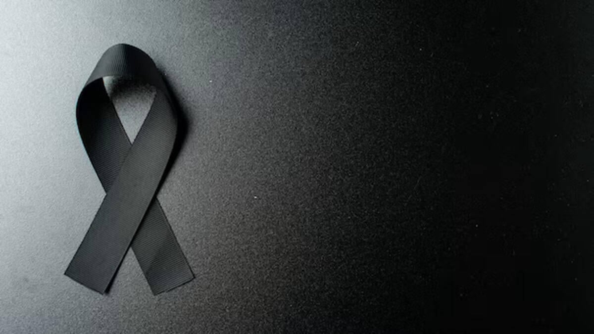 Due morti in aula, lutto nelle scuole campane - Nastro nero per lutto