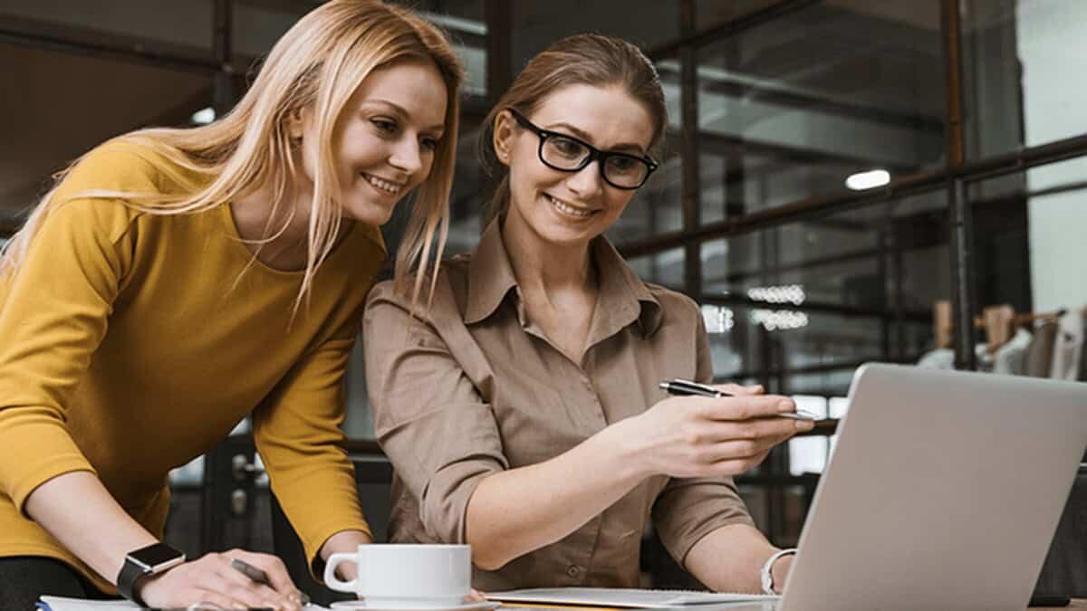 Secondo ciclo sostegno Indire: attesa per l’avvio ufficiale - docenti al notebook