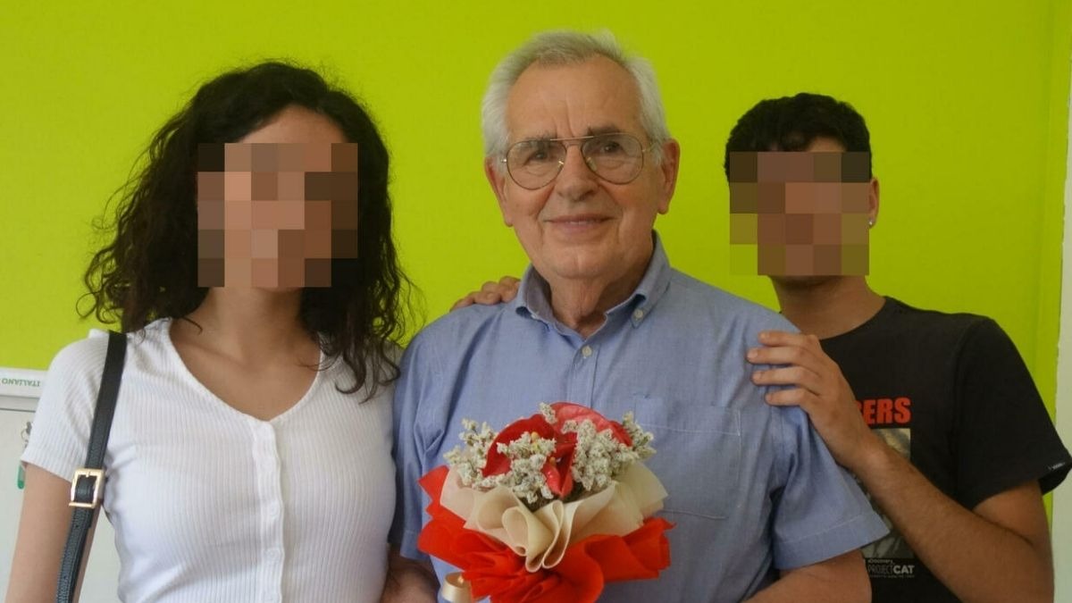 Vincenzo Marras torna alle Superiori: a 81 anni è lo studente sardo più anziano Vincenzo Marras torna alle Superiori: a 81 anni è lo studente sardo più anziano