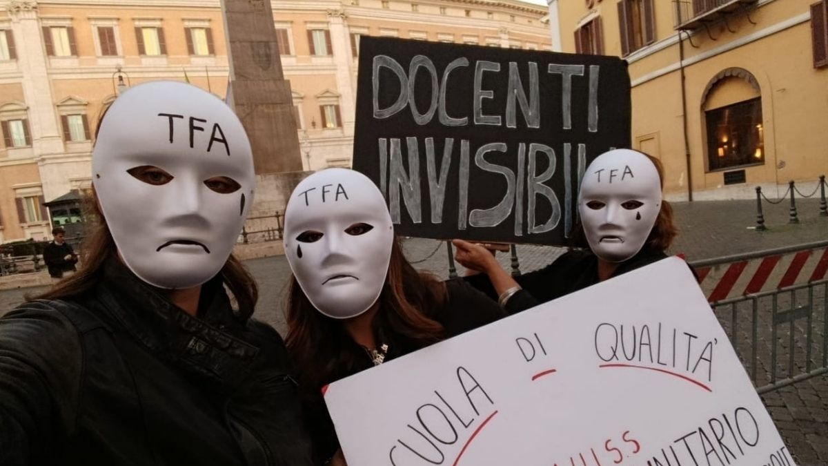 Docenti invisibili: protesta MUISS a Montecitori - Docenti invisibili
