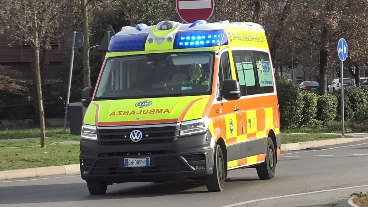Grave incidente bus ad Oderzo: morto 85enne, era senza patente - Ambulanza Suem 118