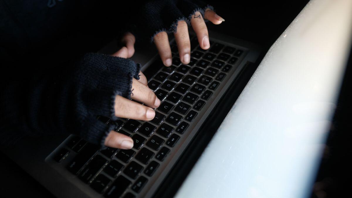 Minori e Social: DL in Senato fissa a 14 anni l'età minima per l'accesso - Social network e minori