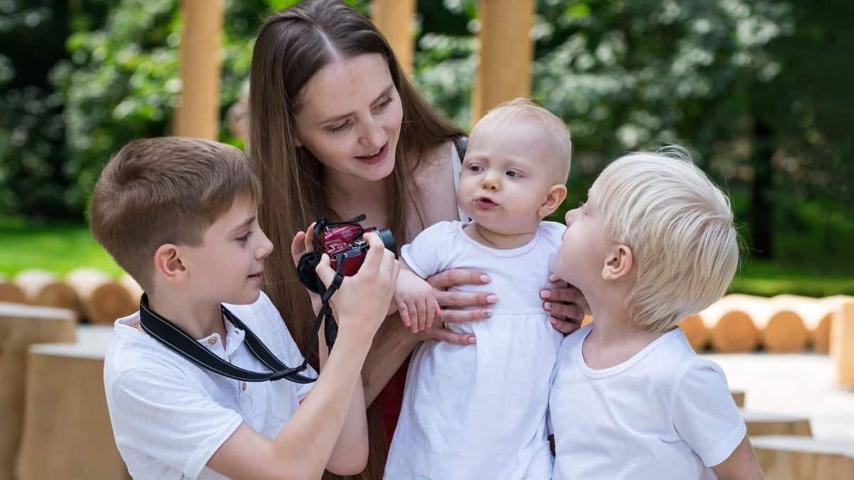 Bonus mamme lavoratrici 2025: 480 euro anche per il personale scolastico - Bonus mamme con tre figli