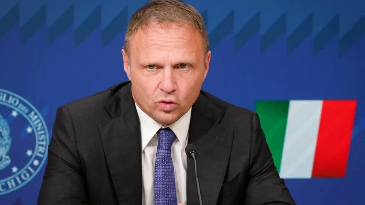 Carta dedicata a te: Lollobrigida valuta alcune restrizioni, le novità - Francesco Lollobrigida