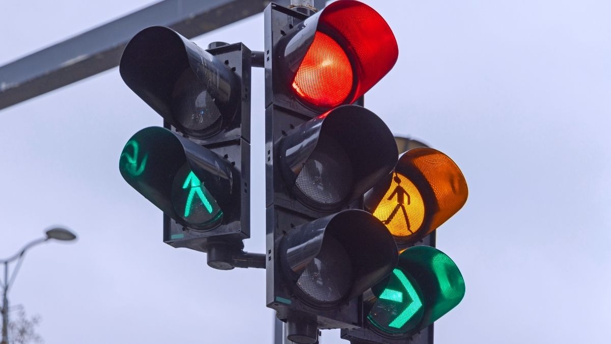 Sicurezza stradale: l'educazione e la formazione riducono i rischi tra i giovani - Semafori