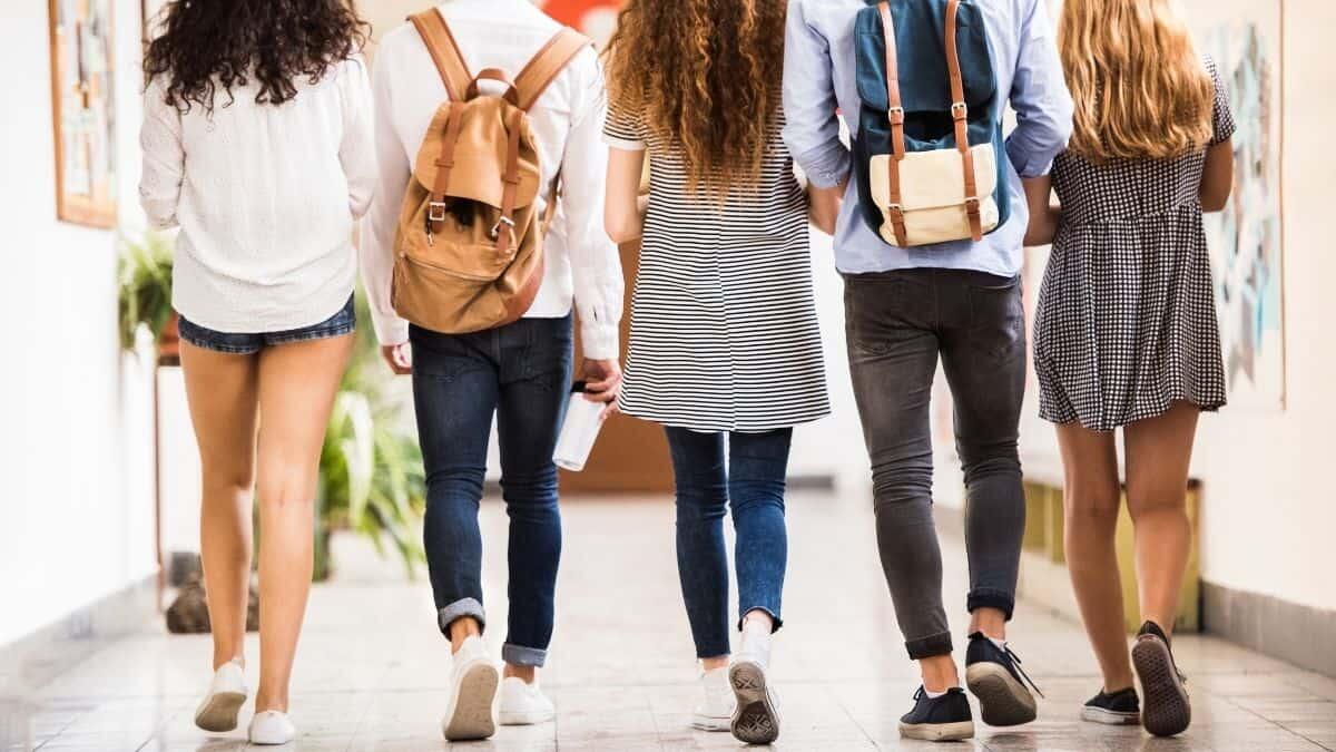 Borse di studio 2025 per studenti delle superiori: fondi e requisiti ISEE - studenti della scuola
