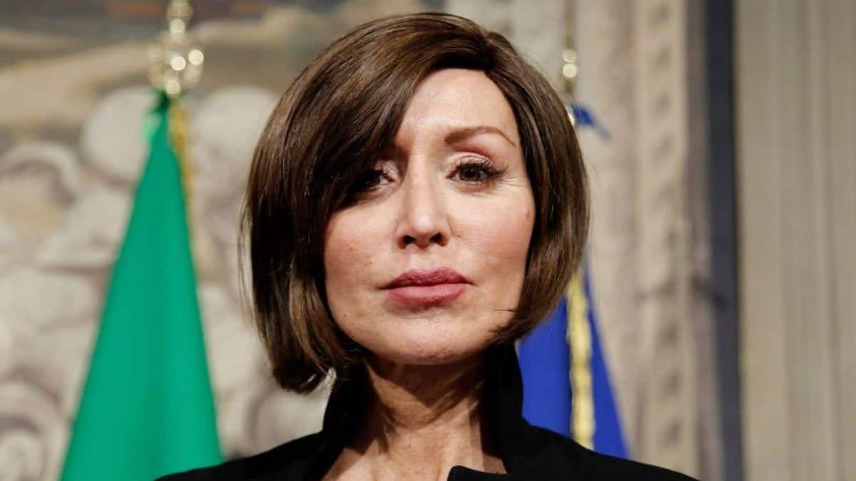 Accesso a Medicina: Bernini difende la riforma dopo i test - Ministro Bernini