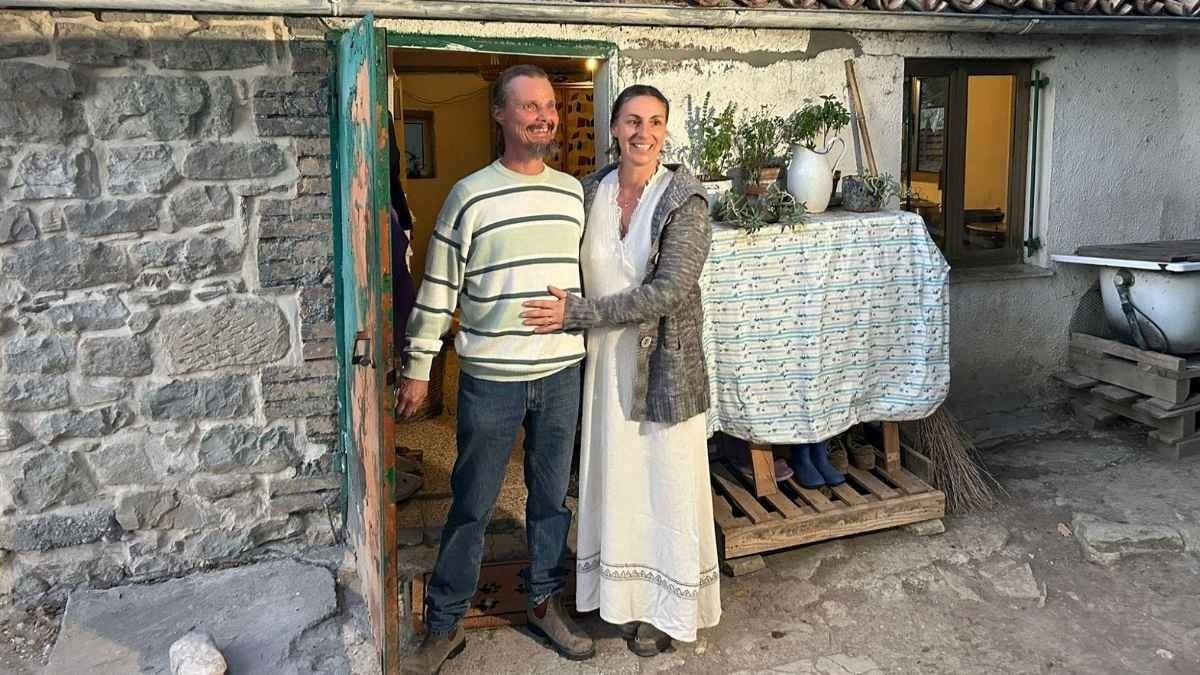Famiglia del bosco: disposta la perizia sui genitori - I genitori della famiglia che vive nel bosco