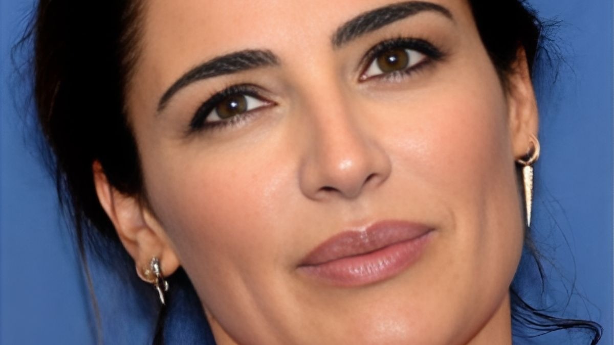 Luisa Ranieri: "Scuola abbandonata, docenti eroi senza fondi" - Luisa Ranieri