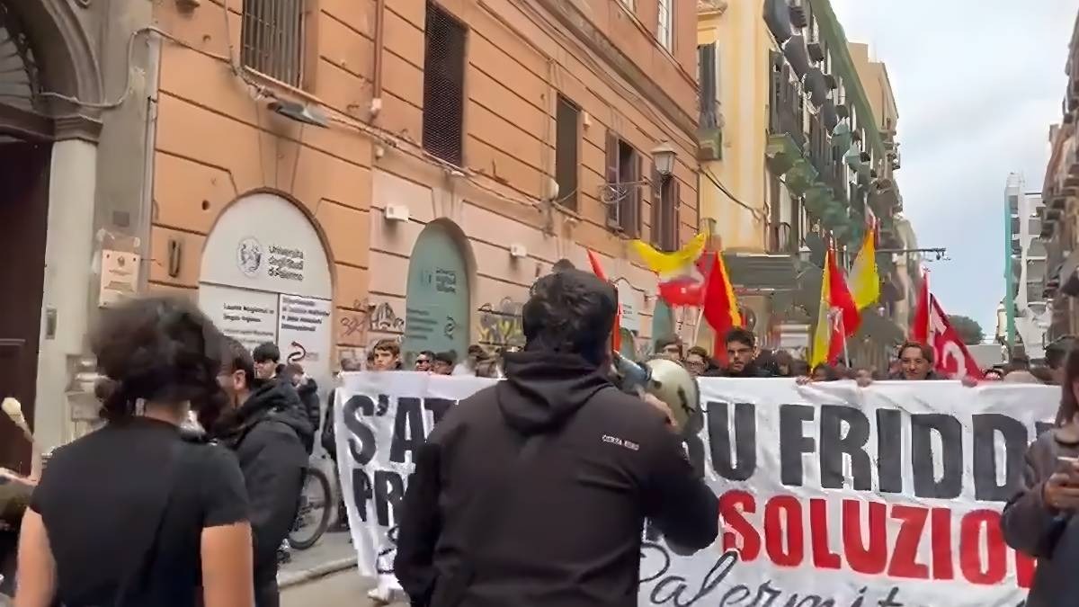 Palermo, CNDDU: scuole gelide e diritto all'istruzione negato - Manifestazione contro il freddo nelle scuole di Palermo