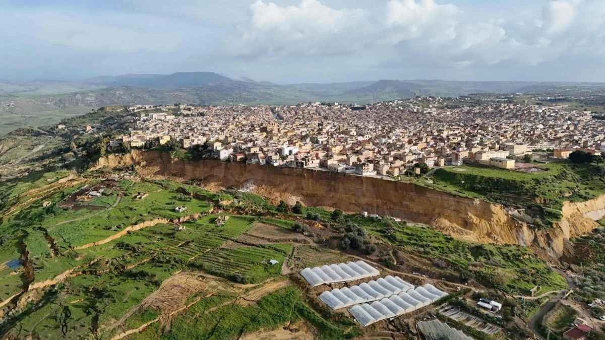 Scuole chiuse a Niscemi: 5mila alunni a casa, danneggiata la rete del gas - Niscemi