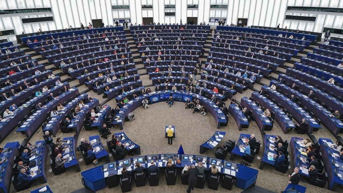 Sicurezza dati a Bruxelles: stop all'intelligenza artificiale sui dispositivi del Parlamento UE - Parlamento Europeo