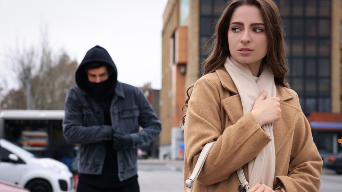 Lecce, stalking alla professoressa: braccialetto elettronico per un 28enne - Stalking