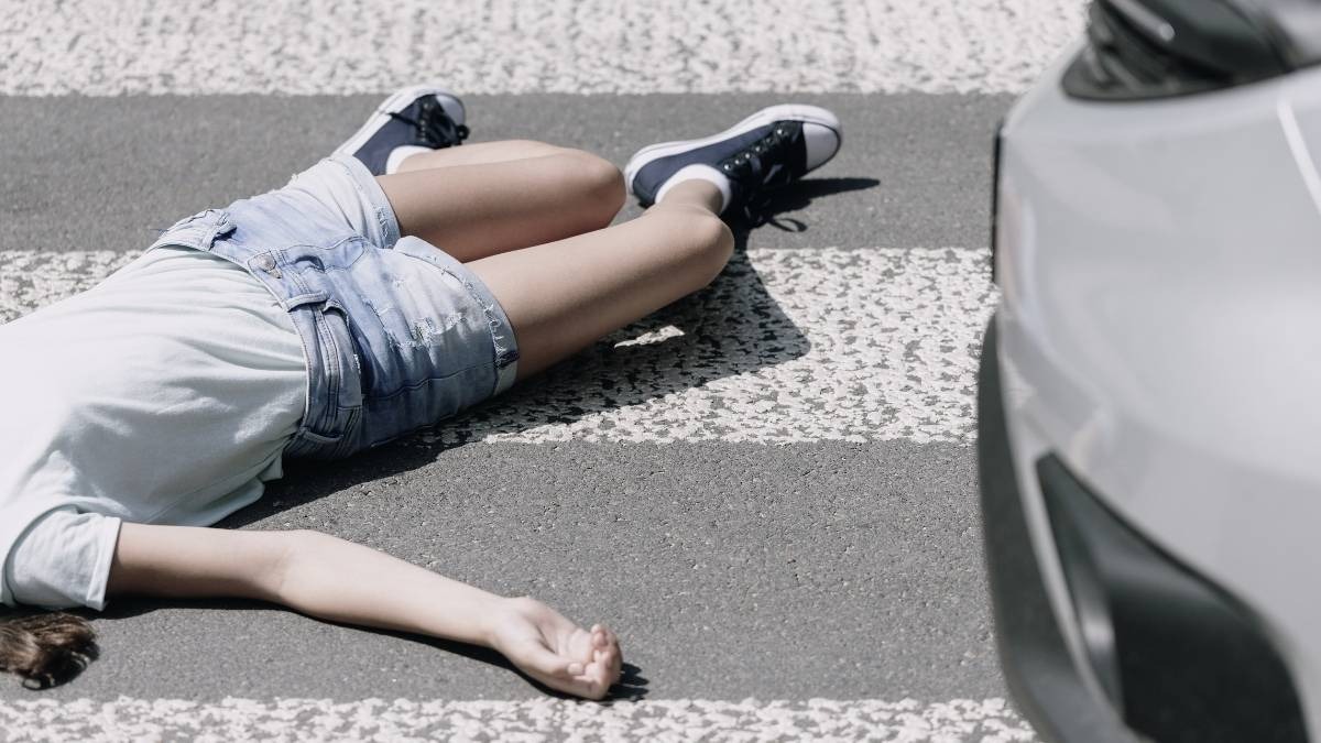 Roma, bambino investito sulle strisce a scuola: caccia all’automobilista - Studente investito sulle strisce pedonali