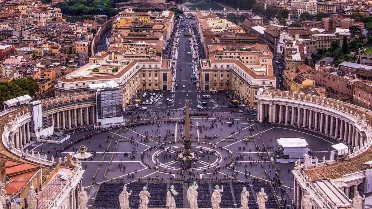 Papa Francesco tra le tracce della Maturità 2025? Valditara lo esclude - 