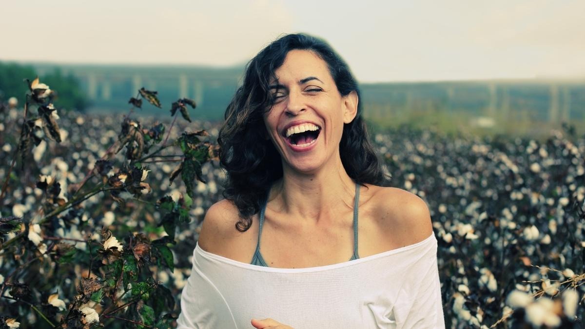 Bonus giovani: ultime settimane per lo sgravio totale - Una giovane donna