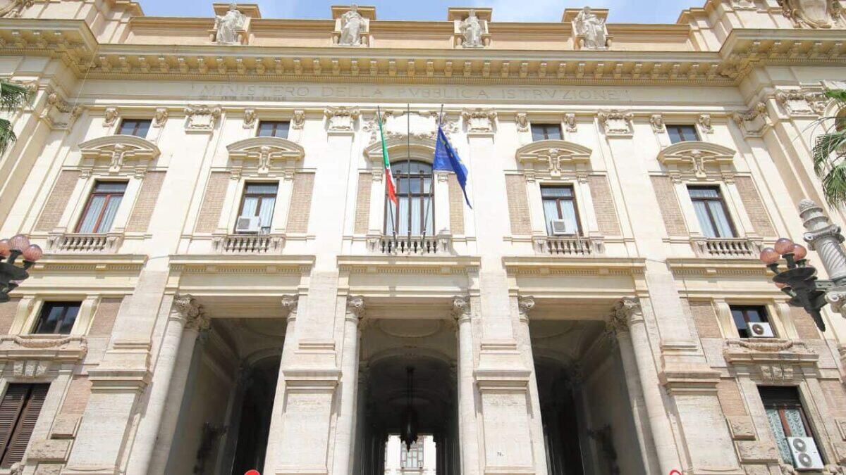 Sottoscrizione definitiva CCNI mobilità 2026/28: sindacati convocati dal MiM il 10 marzo - La sede del Ministero dell'Istruzione e del Merito a Roma