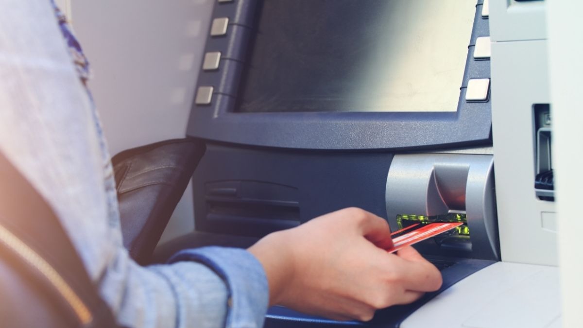 Controlli bancomat: ecco le operazioni che possono attirare l'attenzione del Fisco in Italia - Bancomat