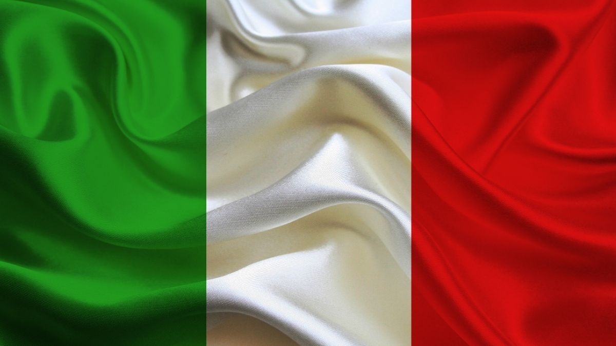 Festa della Repubblica: la corcolare sulle regole per l'esposizione delle bandiere nelle scuole - Bandiera Italiana
