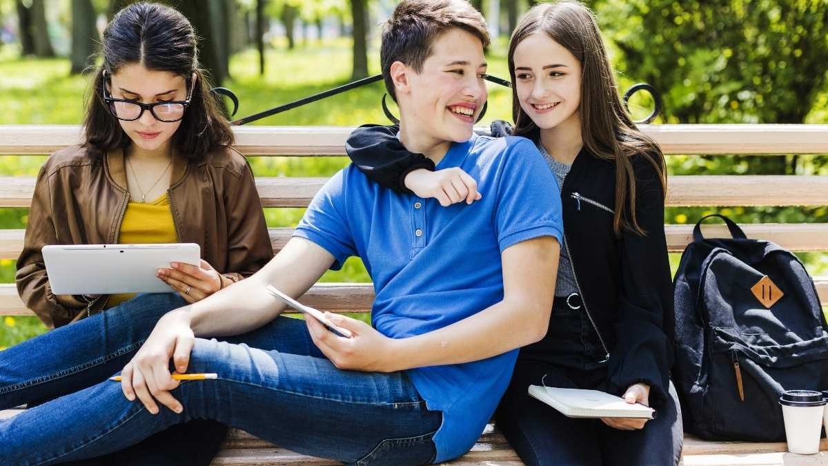 Studiare all'estero durante le superiori fa crescere voti, autonomia e carriera: 8 studenti su 10 migliorano o mantengono il rendimento - 