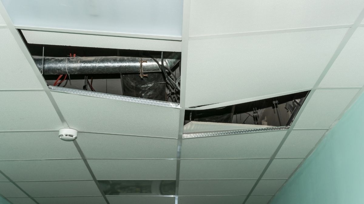 Cede il controsoffitto in un asilo nido di Reggio Emilia: fortunatamente non ci sono feriti  - 