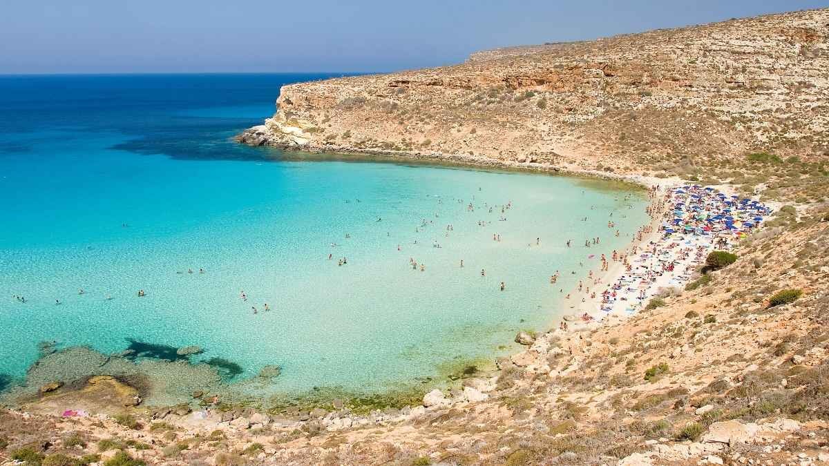 Isole italiane: le spiagge più belle e le mete di mare da raggiungere per un weekend last minute a giugno