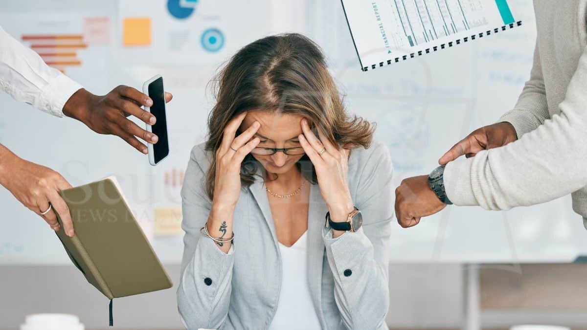 Stress da lavoro e iperconnessione: un italiano su due sotto pressione  - Rischio Burnout