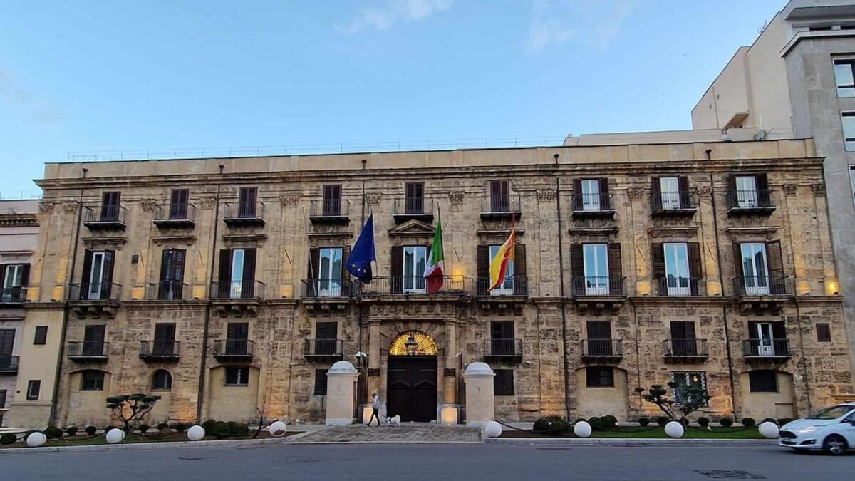 Assunzioni Regione Siciliana: approvato il piano per 2.600 nuovi posti - Il Palazzo della Regione Siciliana