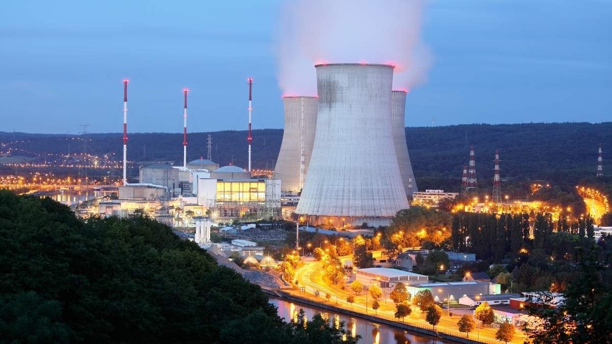 Nucleare in Italia: il governo accelera sul ritorno, chi sarebbe favorevole [Sondaggio] - 