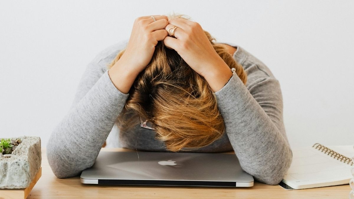 Intelligenza artificiale e burnout: cosa dice la scienza sul peso del technostress - 