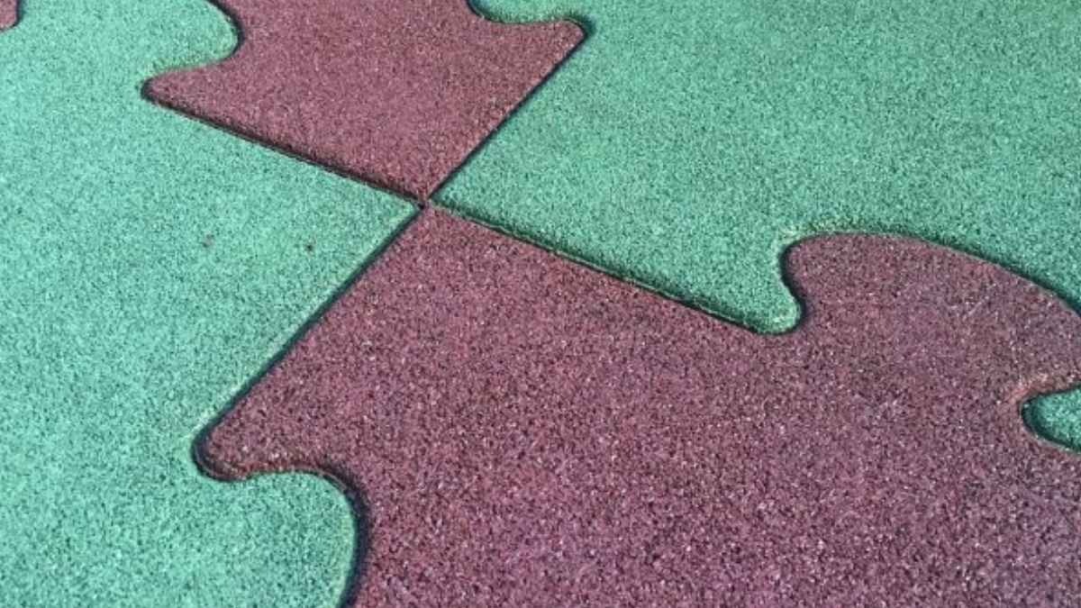 Pavimentazione antitrauma al Liceo Lombardi Satriani di Mesoraca: l'appello urgente del CNDDU - 